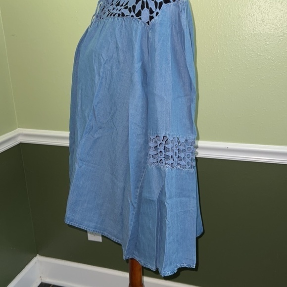 Free 2 Luv denim top with flared sleeves 2x - Picture 2 of 9